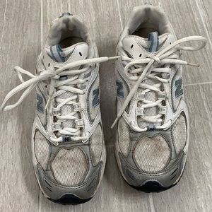 New Balance Sneakers 411